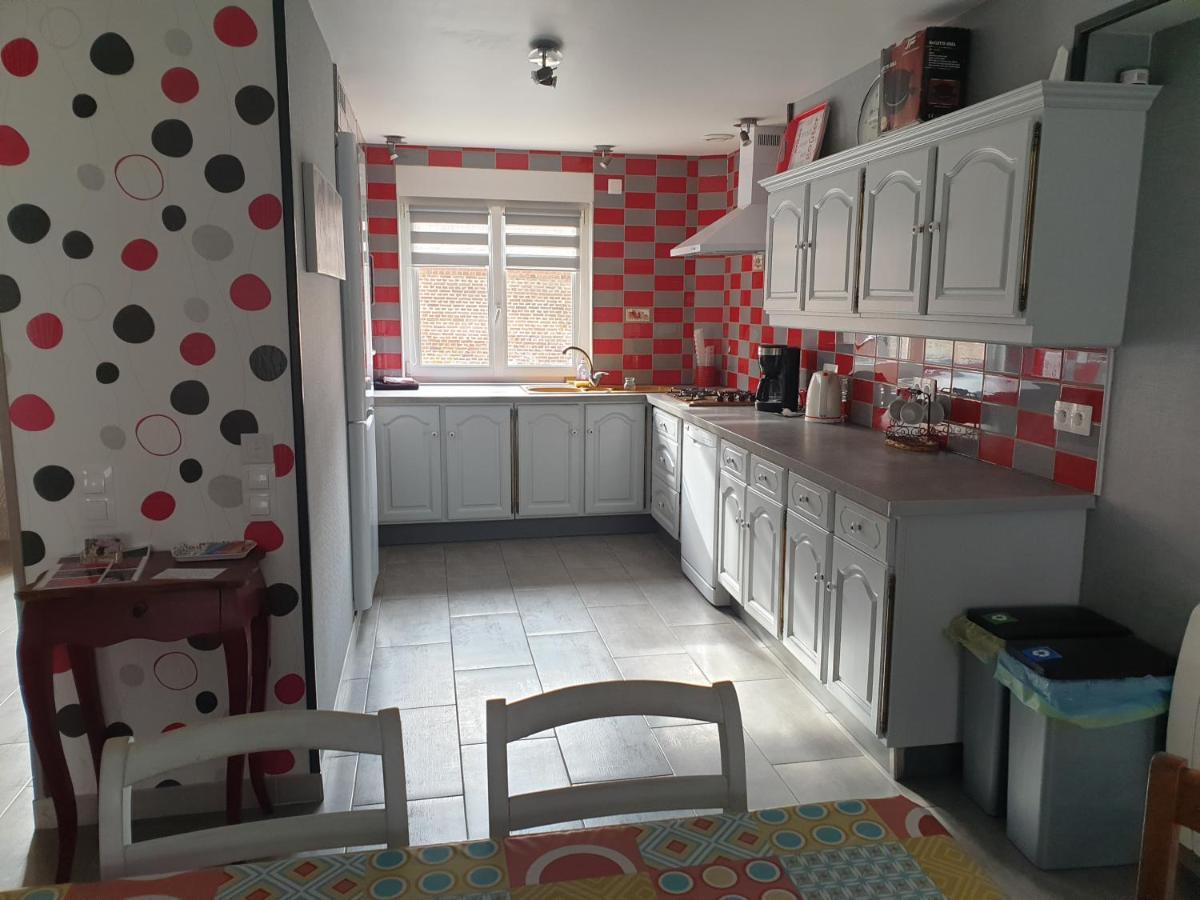 Au Relais Du Canal A Grand Gabarit Nesle Exterior foto