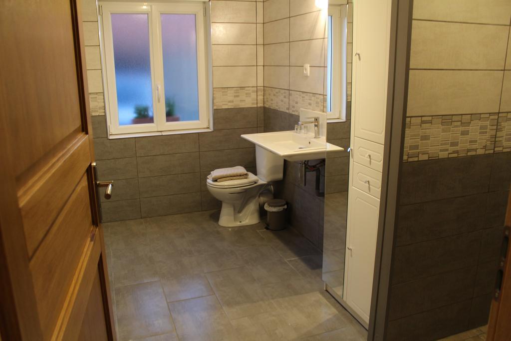 Au Relais Du Canal A Grand Gabarit Nesle Exterior foto